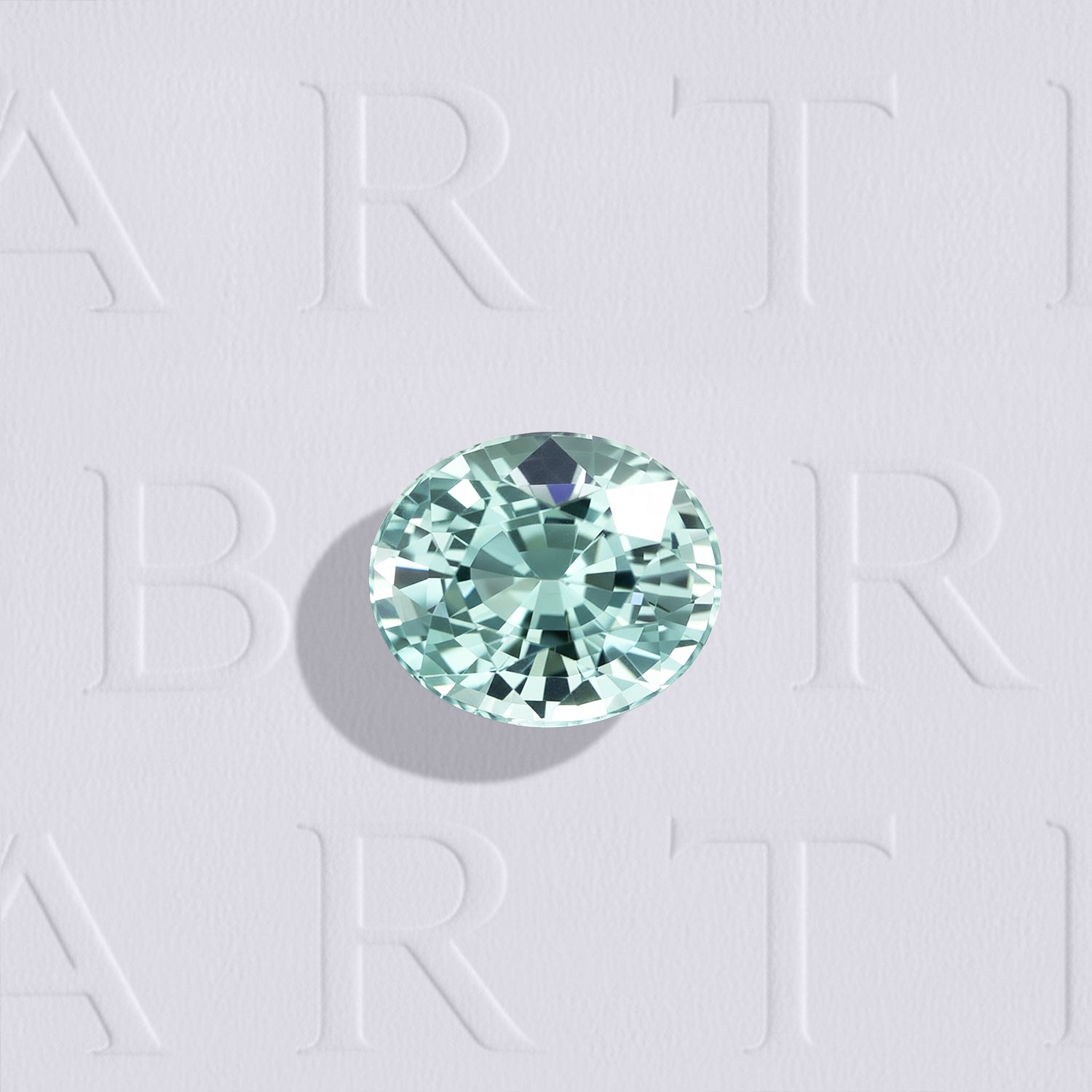 Tourmaline verte naturelle de 1.28 carat, origine République Démocratique du Congo, taille ovale facettée, couleur vert-bleuté prononcé, aucun traitement,  sans inclusion visible à l’œil nu.