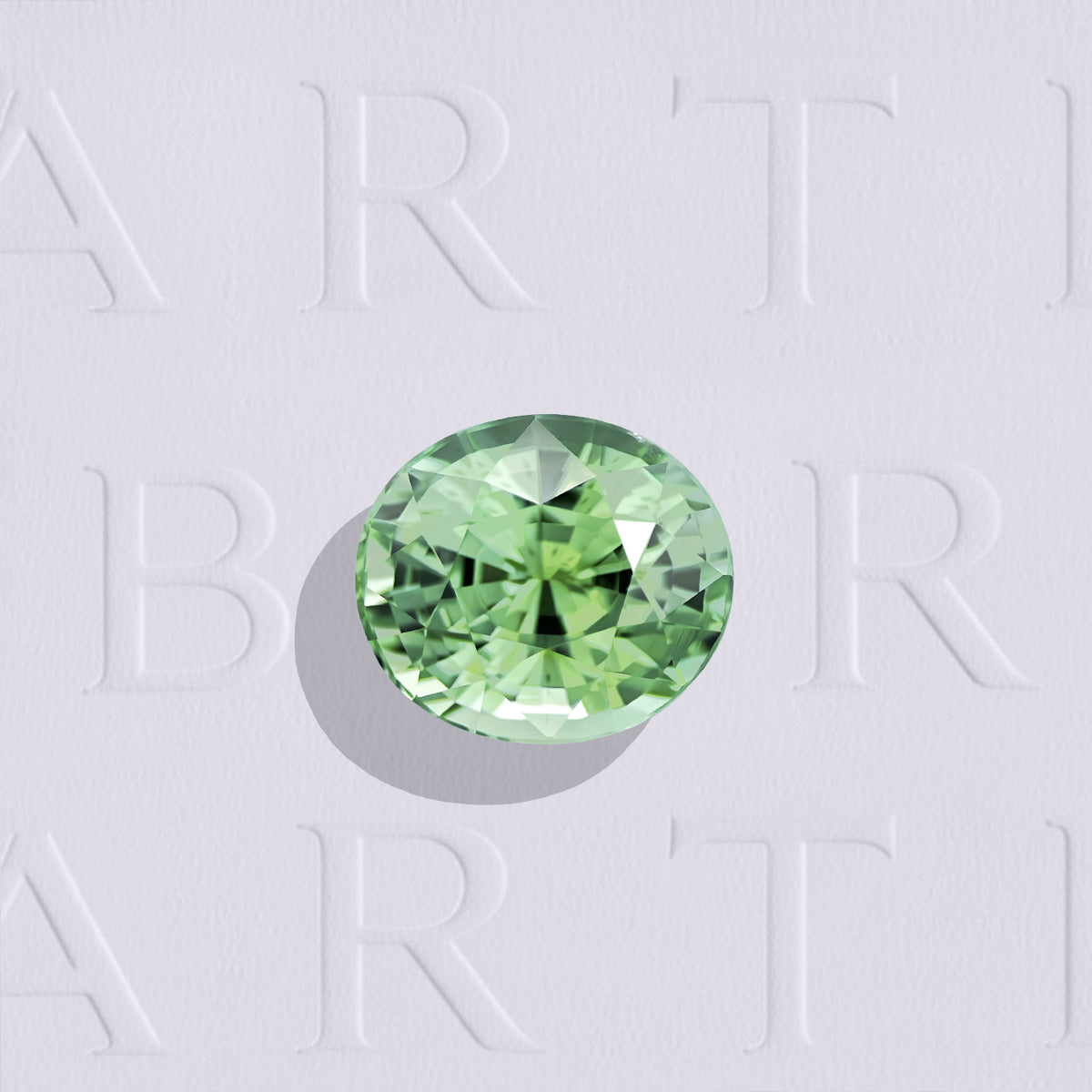 Tourmaline verte naturelle ovale facettée de 2.01 carats, originaire de RD Congo, de couleur vert soutenu, légèrement incluse. Aucun traitement.