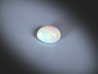 Vidéo Opale blanche naturelle, feux multicolores, taille cabochon, forme ovale, aucun traitement, 1.36ct, Ethiopie
