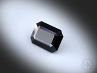 Spinelle Noir Naturel Taille Emeraude 12.22 carats originaire de Thaïlande, gemme opaque tournant sur fond gris clair.