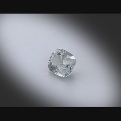 Vidéo d’un spinelle gris naturel coussin rectangle 1,54ct, facettage éclatant, Myanmar
